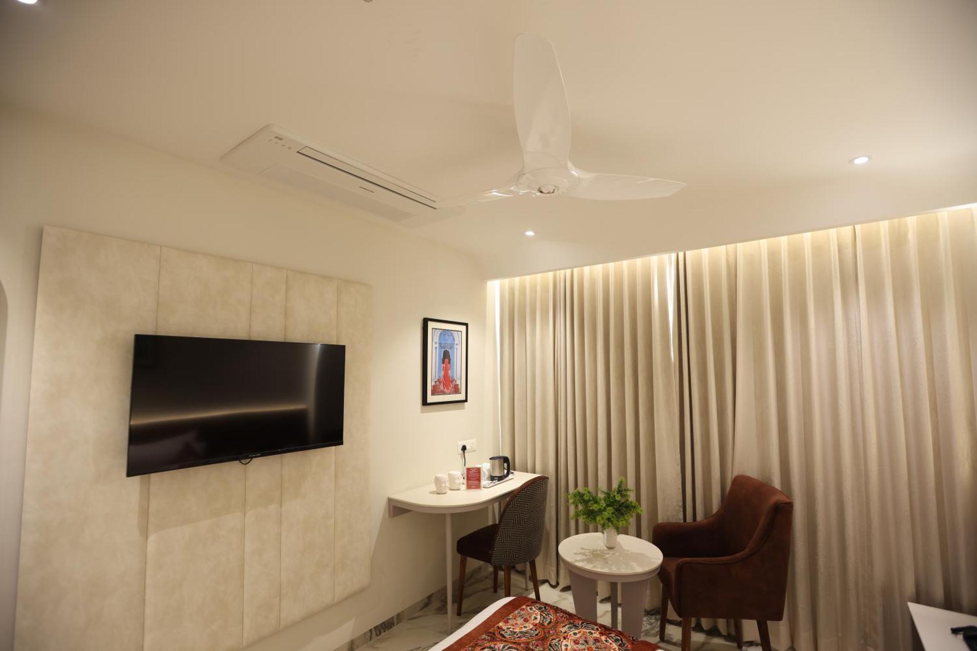 Hiraya Hotels Mohali Exterior photo